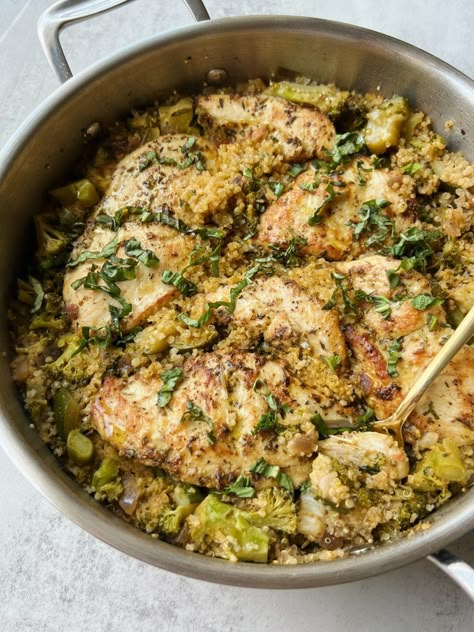 One-pan Chicken and Quinoa - Something Nutritious Veggie Couscous, Chicken And Couscous, Seasoned Chicken Thighs, Spicy Salmon Sushi, Seasoned Chicken Breast, Blended Cottage Cheese, Chicken And Quinoa, Main Salad, Chicken With Italian Seasoning