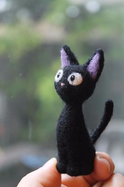 Needle Felt Sculpture Art Dolls, Tovad Ull, Needle Felted Cat, Needle Felting Diy, Needle Felting Kits, Needle Felting Projects, Felting Tutorials, Felt Cat, Cat Crafts