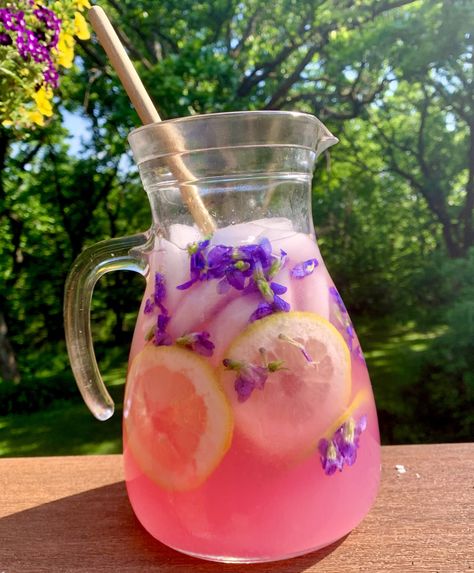 Healthy Teas, Pretty Drinks, Lemonade Recipes, Pink Lemonade, Pretty Food, Cute Food, Summer Drinks, Yummy Drinks, Aesthetic Food