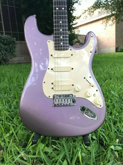 Purple Electric Guitar, Gitar Vintage, Purple Guitar, Electric Guitar Design, Fender Electric Guitar, Guitar Obsession, Jeff Beck, Cool Electric Guitars, Guitar Girl