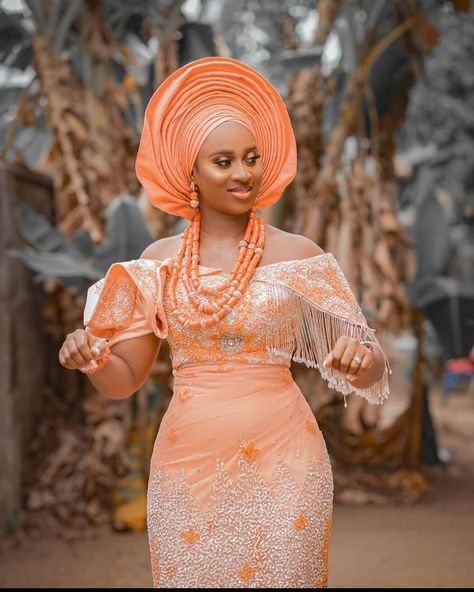 Asoebi Special’s Instagram post: “Peach perfect #Asoebi #AsoebiSpecial Photo @fred_shotit” Madam Blouse Styles, Asoebi Lace Styles For Wedding, English Gown Styles, Alluring Outfits, Madam Blouse, Lace Asoebi Styles, African Bridal Dress, African Traditional Wedding Dress, Nigerian Bride