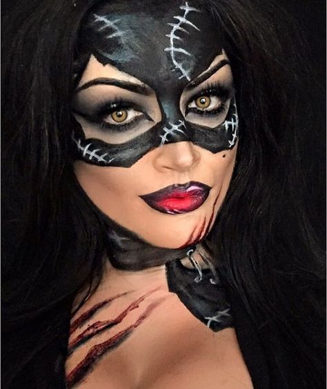 Ok, so it might be 2 or so months until Halloween but that doesn't mean we can't get excited now. We were determined to have a bomb AF outfit this year, but turns out we might not need to bother with clothes because we have discovered face and body painter Natalie (https://www.instagram.com/natzbuzz/).  Natalie regularly transforms herself into different Disney characters and trust us, these aren't your average Disney princesses.  We hope that's not real puppy blood. Catwoman Makeup, Superhero Makeup, Batman Makeup, Maquillage Yeux Cut Crease, Halloween Make-up Looks, Halloweenský Makeup, Characters Disney, Disney Makeup, Halloween Makeup Inspiration