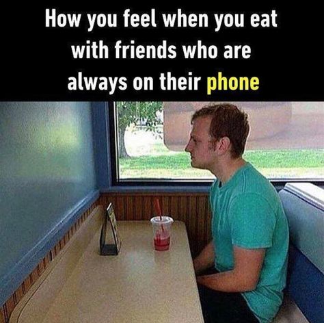 How you feel when you eat with friends who are always on their phone..... Valentines Day Memes, Joke Of The Day, On Phone, Morning Humor, A Cell, Memes Humor, Teenager Posts, Funny Texts, Funny Images