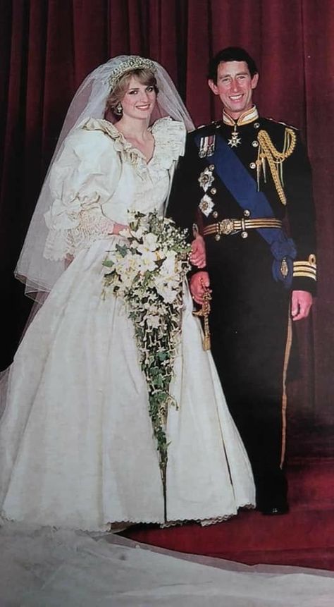 Princess Diana Wedding Dress, Charles And Diana Wedding, Diana Wedding Dress, Princess Diana Dresses, Princess Diana Wedding, Diana Wedding, Princess Diana Pictures, Princes Diana, Royal Wedding Dress