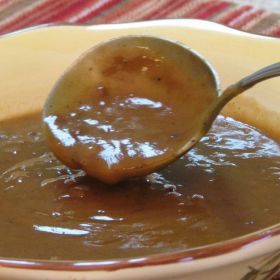 Brown Onion Gravy, Brown Gravy Recipe, Homemade Gravy Recipe, Make Brown, Chicken Mushroom Recipes, Creamy Recipes, Homemade Gravy, Onion Gravy, Brown Sauce