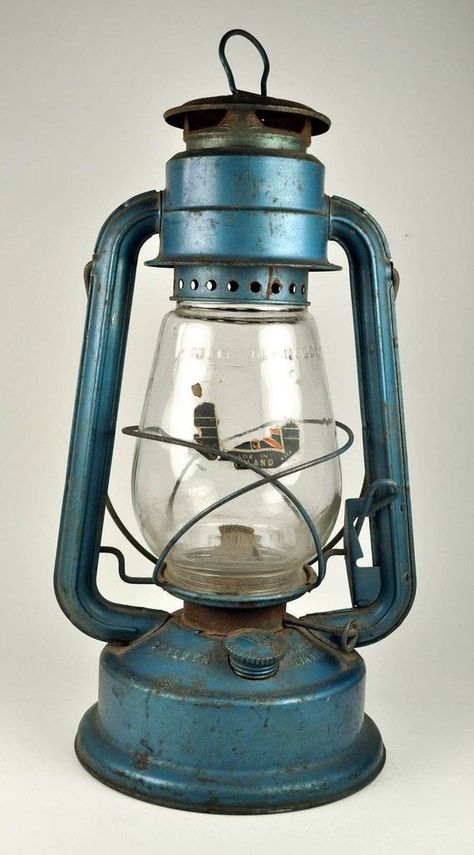 Mining Lantern, Old Things Vintage, Lantern Vintage, Antique Things, Railroad Lanterns, Vintage Railroad, Old Lanterns, Antique Lanterns, Life Drawing Reference