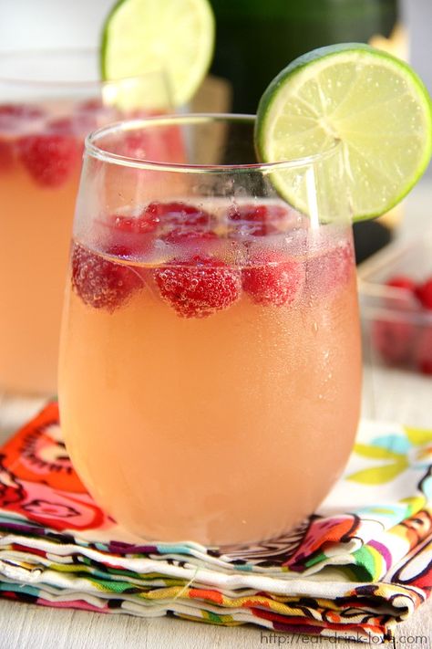 Lemonade Champagne Punch, Spiked Lemonade Recipe, Easter Brunch Cocktails, Summer Punch Recipes, Champagne Punch Recipes, Baby Shower Punch Recipes, Limoncello Cocktails, Spiked Lemonade, Baby Shower Punch