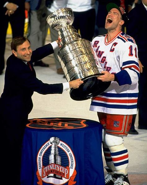 Mark Messier - New York Rangers Stanley Cup Champions 1994. Mark Messier, Hockey Rules, Rangers Hockey, Ny Rangers, Ice Hockey Teams, Bleed Blue, Hockey Life, Stanley Cup Champions, Life Group