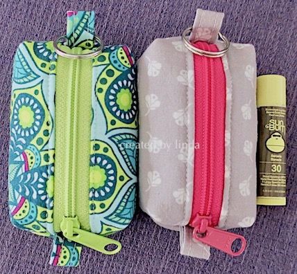 Itty Bitty Boxy Bag, Manual Sewing Machine, Boxy Bags, Quilted Bags, Sewing Machine Projects, Sewing Bags, Lip Balm Holder, Making Faces, Box Bag