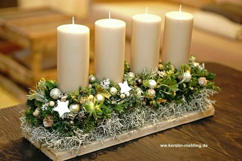 Candle Centerpieces Christmas, Christmas Candle Centerpieces, Centerpieces Christmas, Christmas Candle Centerpiece, Christmas Diy Wood, Candle Centerpiece, Centerpiece Christmas, Christmas Candle Decorations, Christmas Centerpieces Diy