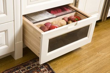 A low-level drawer with a mesh screen front is ideal for fruit and veg storage. - American Classic traditional-kitchen Classic Traditional Kitchen, Vegetable Drawer, Drawers Design, Produce Storage, Vegetable Storage, Drawer Design, Traditional Kitchen, New Kitchen, Kitchen Storage