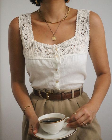 Lady L. Vintage | Stunning milk Ralph Lauren linen blouse. The most beautiful crochet knit neckline and pure linen fabric. Now listed. (Sold) | Instagram Ralph Lauren Linen, Lady L, Vestidos Vintage, Linen Blouse, Linen Clothes, Pure Linen, Beautiful Crochet, Mode Outfits, Sewing Inspiration