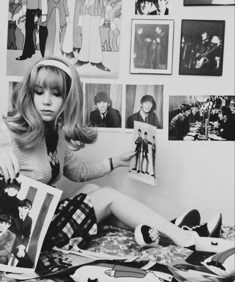 beatlemania Swinging 60s Aesthetic, Swinging Sixties Aesthetic, 60s Mod Photoshoot, 1963 Aesthetic, 60s Girl Aesthetic, 1960s Beatnik, 1960s Culture, Mod Photoshoot, Vintage 60s Aesthetic