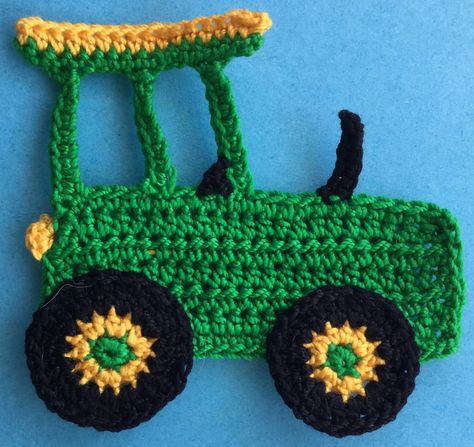 Crochet Tractor Pattern, Crochet Tractor, Appliques Au Crochet, Crochet Hdc, Crochet Applique Patterns Free, Crochet Toys Free, Hat Patterns Free, Crochet Car, Cozy Crochet Patterns