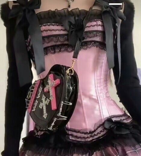 Pink Vampire Aesthetic Outfits, Goth Pink Outfit, Pink Vampire Outfit, Gothic Pink Aesthetic, Monster High Draculaura Aesthetic, Pink Vampire Aesthetic, Draculaura Core, Aesthetic Monster High, Draculaura Aesthetic Outfit