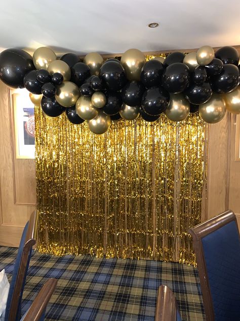 Prom Decorations Black And Gold, Birthday Decor Gold And Black, Black N Golden Balloon Decoration, Black Golden Silver Balloon Decoration, Black Golden Ballons Decoration, Golden Birthday Themes, Balloon Bouquet Diy, 16th Birthday Decorations, Birthday Room Decorations