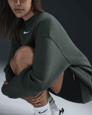 Grounded in style, comfort and versatility, meet our take on luxury loungewear. This classic sweatshirt helps you stay cozy all day long, thanks to its midweight fleece that feels soft yet structured. Plus, the taller ribbing and oversized fit give you a trend-right look. Shown: Vintage Green/Sail Style: DQ5733-338 Nike Sportswear Phoenix Fleece, Luxury Loungewear, Borg Jacket, Nike Crewneck, Slim Fit Casual Shirts, Oversized Crewneck, Loungewear Luxury, Nike Sweatshirts, Formal Shirts For Men