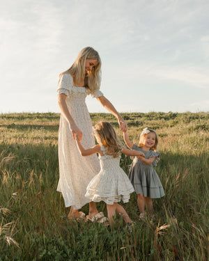 Mum And Daughters Photography, Spring Motherhood Session, Mother Daughter Photoshoot Spring, Simple Mommy And Me Photos, Lifestyle Mommy And Me Photography, Motherhood Photo Session, Meadow Family Photoshoot, Mom Two Kids Photoshoot, Mother And Children Photoshoot