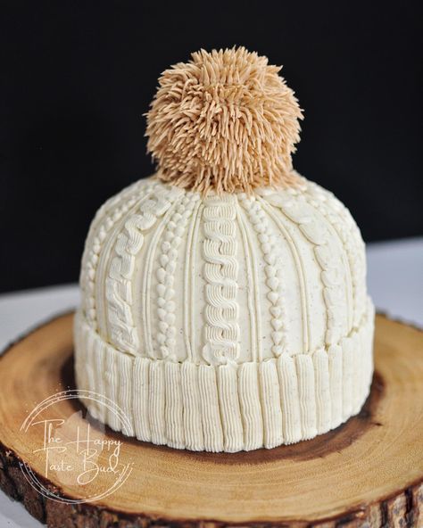 Winter Hat Cupcakes, Winter Hat Cake, Funny Christmas Cakes, Winter Cake Decorating Ideas, Winter Cake Designs, Christmas Sweater Cake, Sweater Cake, Mini Christmas Cakes, Christmas Themed Cake