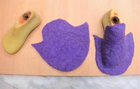 Felted Slippers Pattern, Handmade Felt Hats, Felt Boots, Tan Leather Boots, Needle Felting Tutorials, Boots Patterns, Felt Hats, Cap Patterns, Felted Slippers