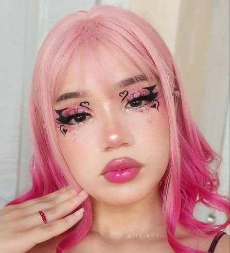 Alt Easter Makeup, Goth Heart Makeup, White And Pink Makeup Looks, Goth Pink Makeup Looks, Pink Creative Makeup Looks, Pink Eyes Makeup Look, Kawaii Alt Makeup, Egirl Makeup Goth Pink, Alternative Graphic Liner