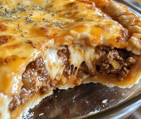 The Pizza Burger Pie – Chloe foods Pizza Burger Pie Recipe, Pizza Burger Pie, Cheese Burger Pizza, Pizza Burgers Recipe, Hamburger Pizza, Pizza Bowl, Cheeseburger Pie, Pizza Burger, Leftover Pizza