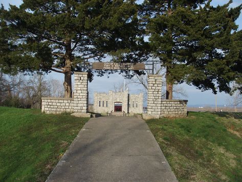 Fort D-Cape Girardeau MO. Image: Wikimedia Devgiri Fort, Fantastic Caverns Missouri, Missouri State Capitol, Cape Girardeau Missouri, Daulatabad Fort, Getting Outside, Cape Girardeau, Mississippi River, Great Restaurants