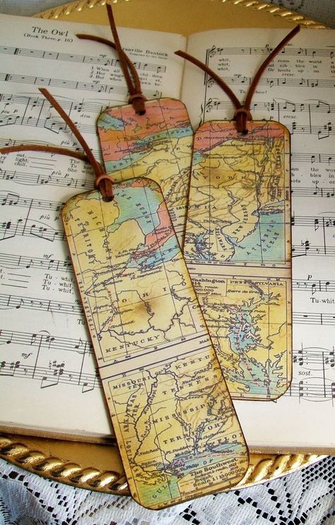 Bookmarks For Men, Making Bookmarks, Homemade Bookmarks, Vintage Bookmarks, Old Book Crafts, Map Crafts, Nature Bookmarks, Bookmark Ideas, Creative Bookmarks