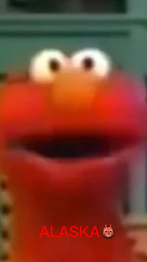 Elmo Background Aesthetic, Elmo Vs Rocco, Elmo Funny Moments, Muppets Funny Videos, Elmo Being A Savage Videos, Funny Elmo Picture, Elmo Memes Hilarious, Elmo Videos Funny, Elmo Being A Savage