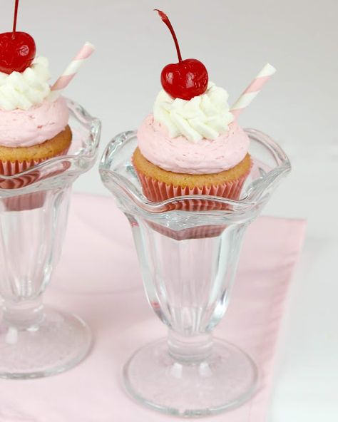 {VIDEO} Strawberry Milkshake Cupcakes - The Lindsay Ann Strawberry Milkshake Cupcakes, Milk Cupcakes, Milkshake Cupcakes, Pink Baking, Strawberry Whipped Cream, Cream Room, Ice Cream Cupcakes, Cream Cupcakes, Vanilla Milkshake