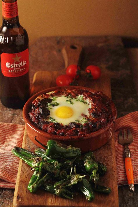 A winter warming spanish stew of chorizo and black pudding, topped with an egg. Scouse Recipe, Chorizo Recipes Dinner, Spanish Stew, How To Cook Chorizo, Chorizo Recipes, Tapas Dishes, Christmas Dinner Menu, Black Pudding, Tapas Recipes