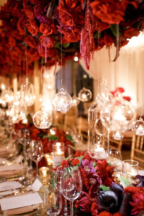 Love Is In the Air: 38 Ultra-Romantic Wedding Ideas for Valentine's Day and Beyond Christmas Tree Inspiration Red And Gold, Candlelight Wedding, Girls Gift Guide, Teen Christmas Gifts, Romantic Candlelight, Wedding Romantic, Christmas Tree Inspiration, Vintage Valentine