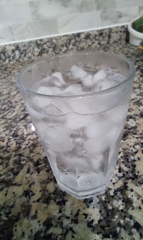 Water Ice Aesthetic, Iced Water Aesthetic, Cold Water Aesthetic, Ice Water Aesthetic, Drink Water Motivation, Glass Of Ice Water, Iced Water, Ice Cold Water, Iced Drinks Recipes