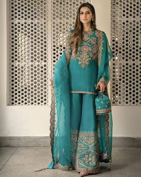 sharara for sister of the bride Shadi Dresses, Gaun Fashion, Pakistani Dresses Casual, Pakistani Fancy Dresses, Pakistani Fashion Party Wear, Salwar Kamiz, Simple Pakistani Dresses, Designer Party Wear Dresses, Boutique Dress Designs