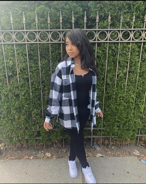 Black Plaid Button Up Shirt Outfit, Outfits With Black Flannel, Flannel Jacket Outfit Black Women, Flannel Shirt Outfit Summer, Black Flannel Outfits For Women, Fall Outfits With Flannel Jacket, Plaid Jacket Outfit Black Women, Plaid Shirt Outfit Black Women, Cute Flannel Outfits Summer