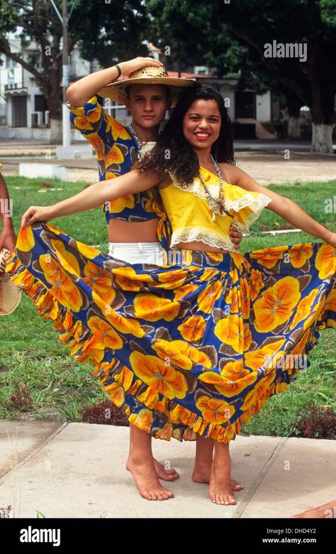 Brazil Dance, Unique Faces, Traditional Dance, Traditional Outfits, South America, Brazil, Stock Images, Resolution, Stock Photos