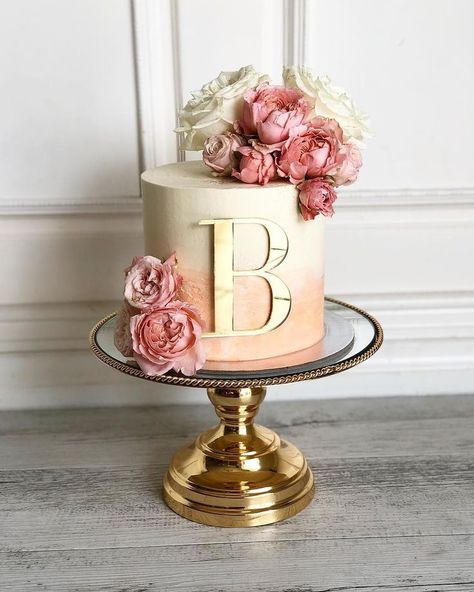 Monogram Letter B cake with fresh flowers 40th Birthday Cake For Women, Fancy Birthday Cakes, Birthday Cake Roses, Cake With Flowers, Birthday Cakes For Teens, Homemade Birthday Cakes, Elegant Birthday Cakes, 40th Birthday Cakes, Birthday Cakes For Women