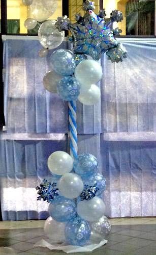 Tim' Party Centre -Columns, dance floors, canopies Snowflake Balloon Column, Frozen Balloon Decorations, Frozen Balloons, Frozen Decorations, Christmas Balloon Decorations, Snowflake Baby Shower, Disney Frozen Birthday, Winter Dance, Winter Wonderland Baby Shower