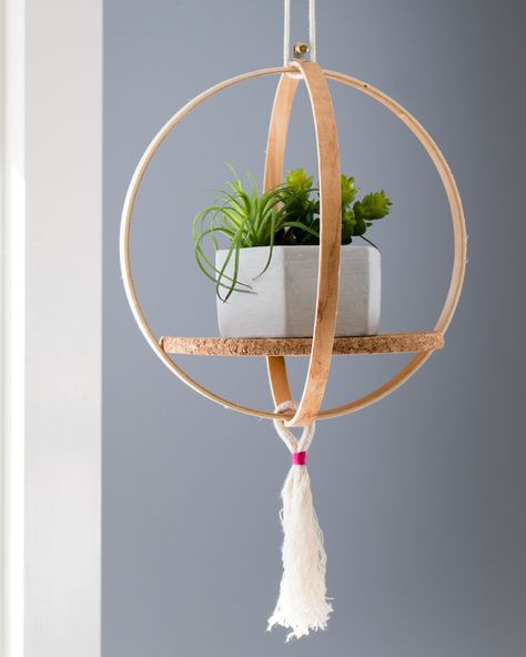 11 Clever Ways to Use an Embroidery Hoop | Create this hanging plant shelf using a single embroidery hoop. A 9-inch hoop pairs best with a small plant and the cork board serves as a stabilizing shelf.  #crafts #embroidery #embroideryhoop #diy #marthastewart Diy Hanging Planter, Diy Hanging Shelves, Embroidery Hoop Crafts, Diy Plant Hanger, Hanging Shelf, Hanging Planter, Plant Shelves, Diy Plants, Glue Crafts