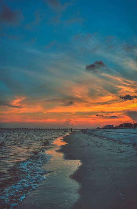 14 Gorgeous Beaches in Mississippi You Have To Check Out This Summer Biloxi Beach, Gulfport Mississippi, Mississippi Travel, Ocean Springs, Family Outings, Pretty Beach, Beach Beauty, Destin Beach, Gulf Coast