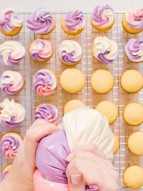 Piping With Store Bought Frosting, How To Keep Frosting From Melting, How To Turn Store Bought Frosting Into Icing, Make Store Bought Icing Better, How To Make Tub Icing Better, Piped Icing Cake, Perfect Piping Frosting, Premade Frosting Hack, How To Make Store Bought Icing Fluffy