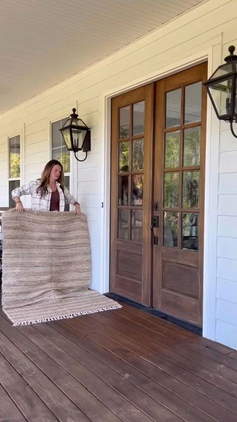 Welcome fall with these cozy porch decor ideas. #LovelyHome #CozyHome credit @brunoandlibby Small Front Porch Fall Decor, Cozy Front Porch Ideas, Cozy Front Porch, Porch Fall Decor, Fall Patio, Porch Styles, Porch Life, House Front Porch, Farmhouse Front Porches