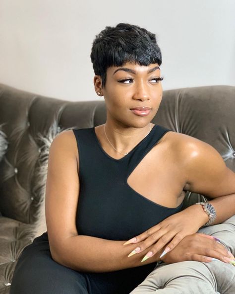 Tiwa Savage Short Hair, Nia Long 90s Short Hair, Toni Braxton Short Hair, Tyra Banks Short Hair, 90s Nia Long Hair, Nia Long Short Hair, 90s Haircuts, Nia Long, African American Fashion