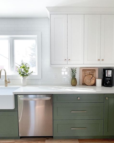 Sherwin Williams Cabinet Colors 2023, Retreat Sherwin Williams Kitchen, Clean Kitchen Design, Olive Kitchen, Olive Green Kitchen, Two Tone Kitchen Cabinets, Kitchen Cabinet Color, Sage Green Kitchen, Two Tone Kitchen