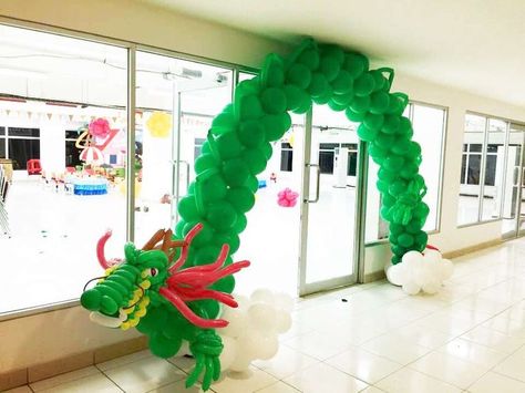 173 best images about Arches - Balloons on Pinterest | Football ... Dragon Theme Decorations, Balloon Dragon Diy, Dragon Photo Booth, Dragon Balloon Garland, Dragon Ball Birthday Party Ideas, Dragon Party Ideas For Kids, Dragon Ball Party Ideas, Fiesta Dragon Ball, Dragons Birthday Party Ideas