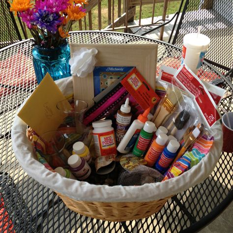 Pinterest craft pin board inspired gift basket! Such a great and thoughtful gift! Art Supplies Gift Basket Ideas, Arts And Crafts Gift Basket, Art Basket Gift, Boyfriend Gift Baskets, Basket For Your Boyfriend, Gift Basket Ideas For Him, Cute Gift Basket Ideas, Art Gift Basket, Craft Gift Basket