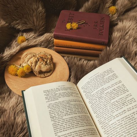 #bookaesthetic #books #hobbit #aesthetic #baking #spring Cozy Hobbit Aesthetic, Hobbit Life Aesthetic, The Hobbit Book Aesthetic, Hobbit Astethic, Bilbo Aesthetic, Hobbit Core Aesthetic, Hobbits Aesthetic, Halfling Aesthetic, The Shire Aesthetic