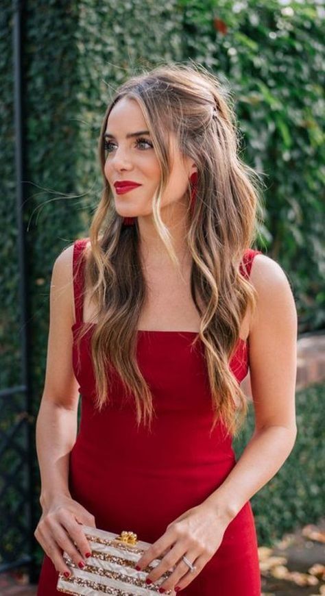 Outfit Holiday, Guest Hair, Bridesmaid Hair Makeup, Christmas Clothing, Wedding Guest Hairstyles, Dress Christmas, Wedding Hair Inspiration, Penteado Cabelo Curto, Holiday Outfit