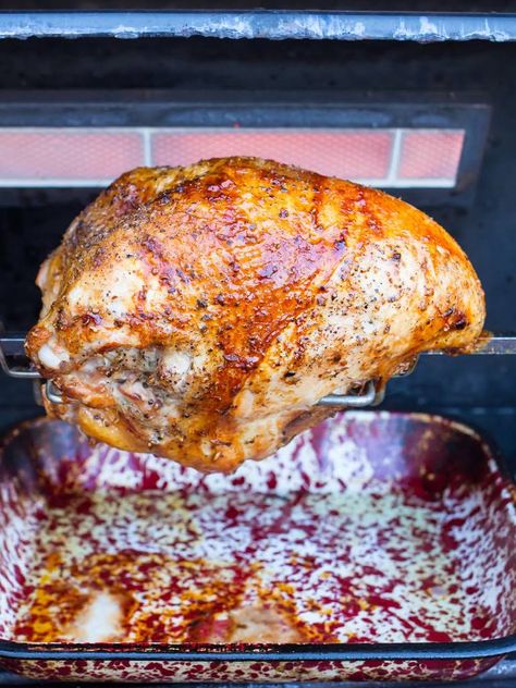 Rotisserie Turkey Breast, Turkey Rub Recipes, Turkey Breast Recipes, Brined Turkey Breast, Rotisserie Turkey, Bbq Rotisserie, Whole Turkey Recipes, Deep Fried Turkey, Bbq Turkey