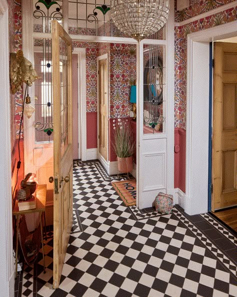 15 Tiled Hallway Ideas With Serious WOW Factor 6 Bedroom Hallway Ideas, Hallway Decorating Colours, Victorian Hallway Ideas, Small Entrance Hall Ideas, Edwardian Hallway, Vibey Rooms, Hallway Tiles, Edinburgh Flat, Hall Tiles